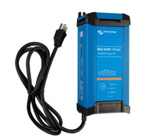 Violate ore Damp Victron Energy Blue Smart IP22 12/20 120VAC Three Outputs NEMA 5-15A Battery  Charger | NAZ Solar Electric